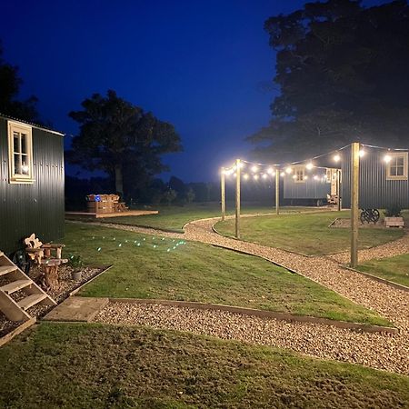 The Shepherds Huts & The Well Lodge At Ormesby Manor Ormesby Saint Michael Eksteriør billede