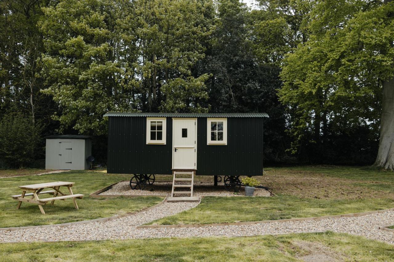 The Shepherds Huts & The Well Lodge At Ormesby Manor Ormesby Saint Michael Eksteriør billede