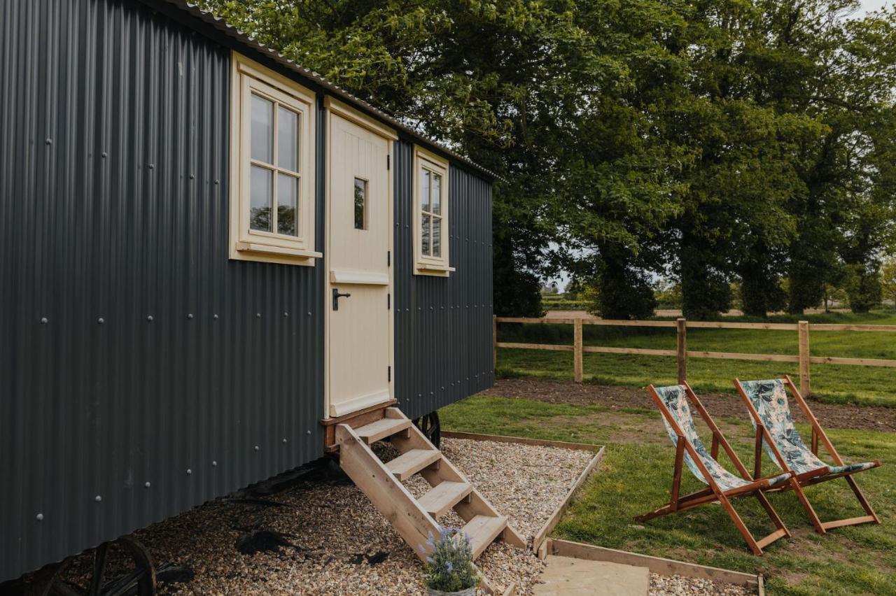The Shepherds Huts & The Well Lodge At Ormesby Manor Ormesby Saint Michael Eksteriør billede