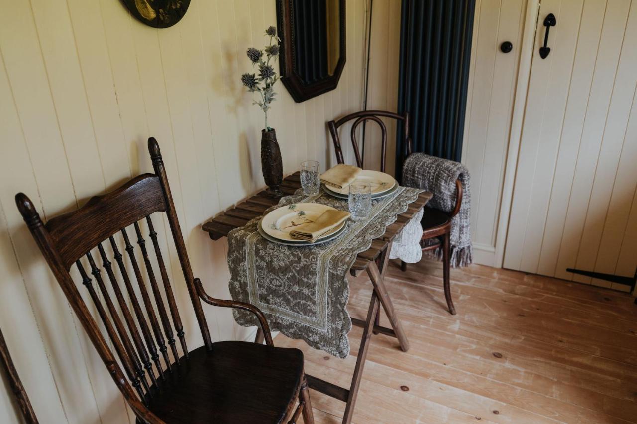 The Shepherds Huts & The Well Lodge At Ormesby Manor Ormesby Saint Michael Eksteriør billede