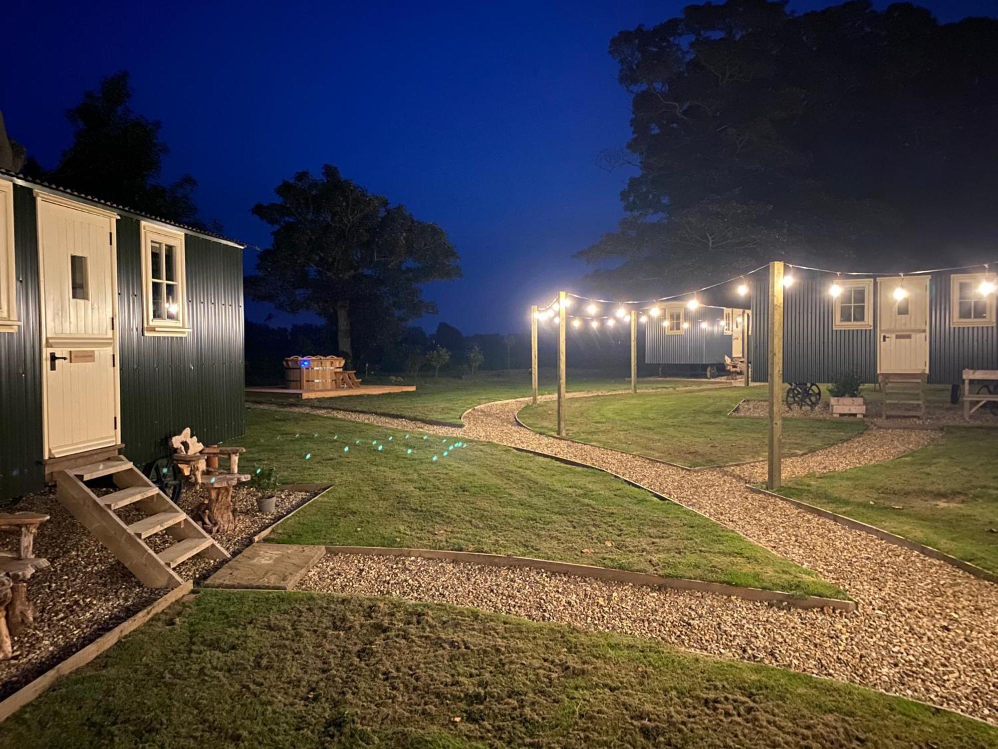 The Shepherds Huts & The Well Lodge At Ormesby Manor Ormesby Saint Michael Eksteriør billede